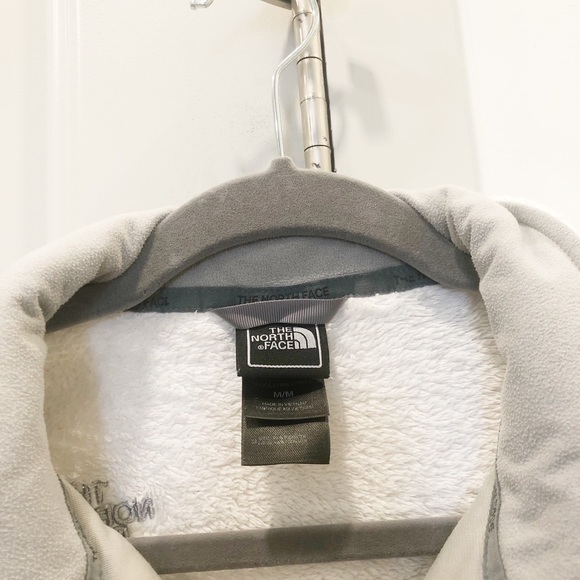 The North Face Fuzzy White Zip Up Sweater - Picture 4 of 4